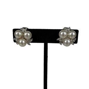 VINTAGE Faux Pearl Cluster Clip On Earrings Silver Tone Floral Design Classic